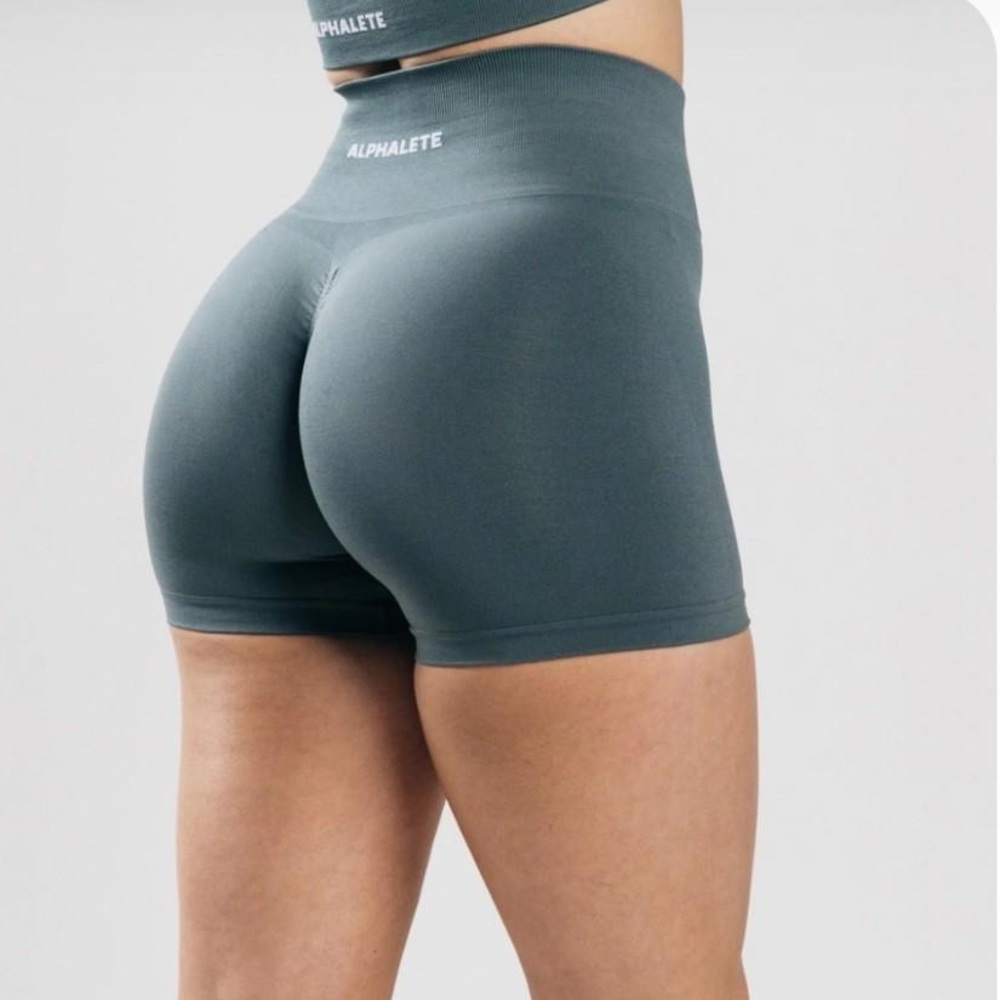 Alphalete amplify shorts